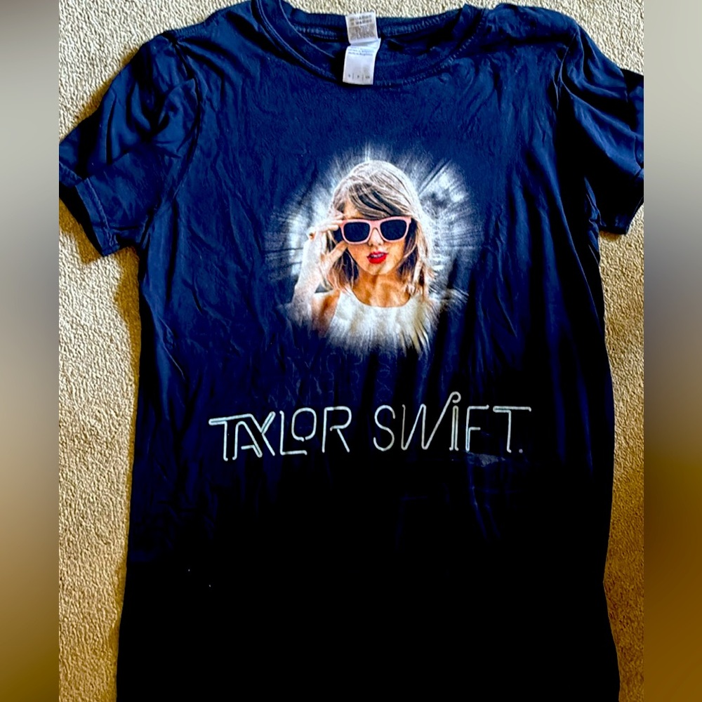 Original Taylor swift tour merch - Picture 2 of 3